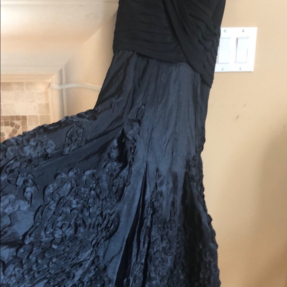 Dress - Picture 4 of 4